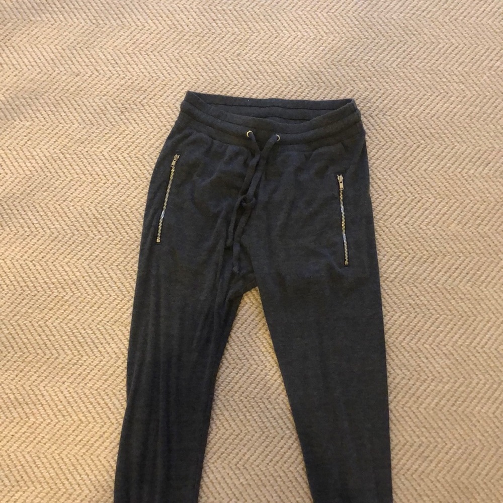 WILDFOX grey joggers with pockets size XS